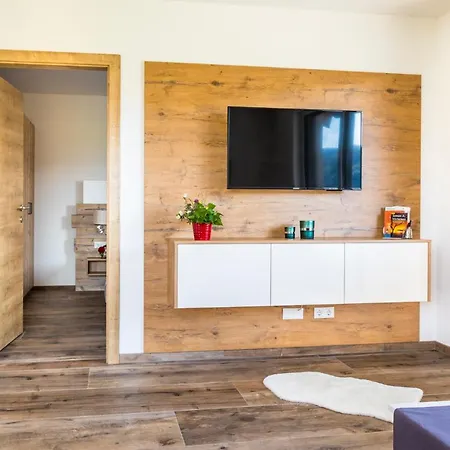 Motzenhof - Stadtnaehe Salzburg - Modernes Bauernhoferlebnis Inklusive Apartment