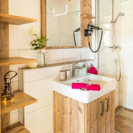 Motzenhof - Stadtnaehe Salzburg - Modernes Bauernhoferlebnis Inklusive *