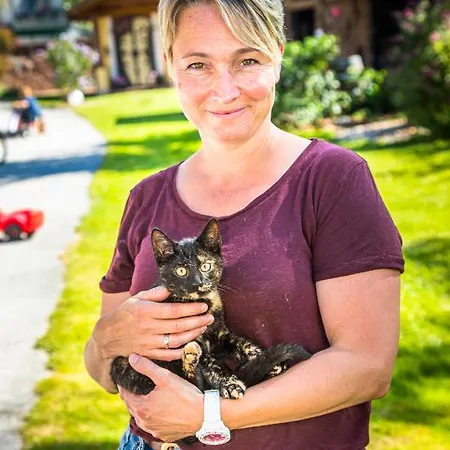 アパート Motzenhof - Stadtnaehe Salzburg - Modernes Bauernhoferlebnis Inklusive アードネット