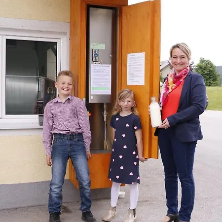 Apartament Motzenhof - Stadtnaehe Salzburg - Modernes Bauernhoferlebnis Inklusive *