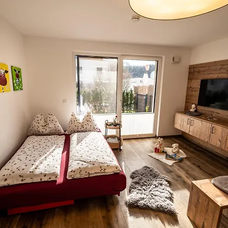 Motzenhof - Stadtnaehe Salzburg - Modernes Bauernhoferlebnis Inklusive Apartament